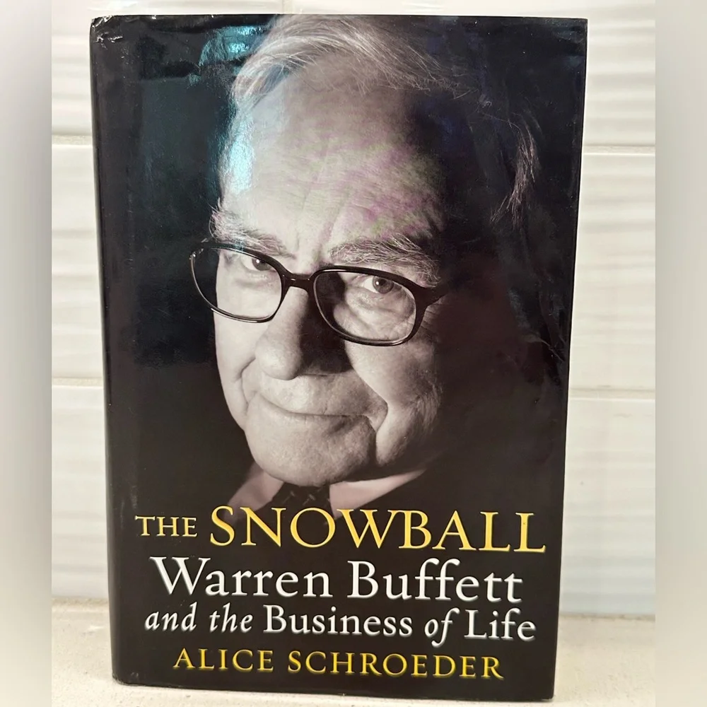 The Snowball: Warren Buffett and the Business of Life - Hardcover